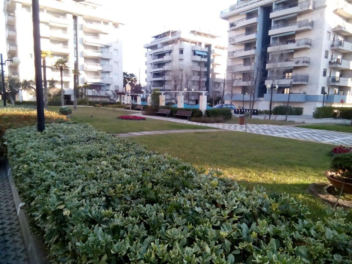 Attico Mansardato E Climatizzato Con Vista Mare Montesilvano Marina Exterior foto